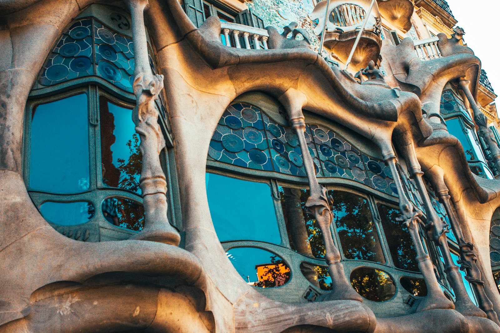 Antoni Gaudí: His full biography 4 Casa batlló by Antoni Gaudí