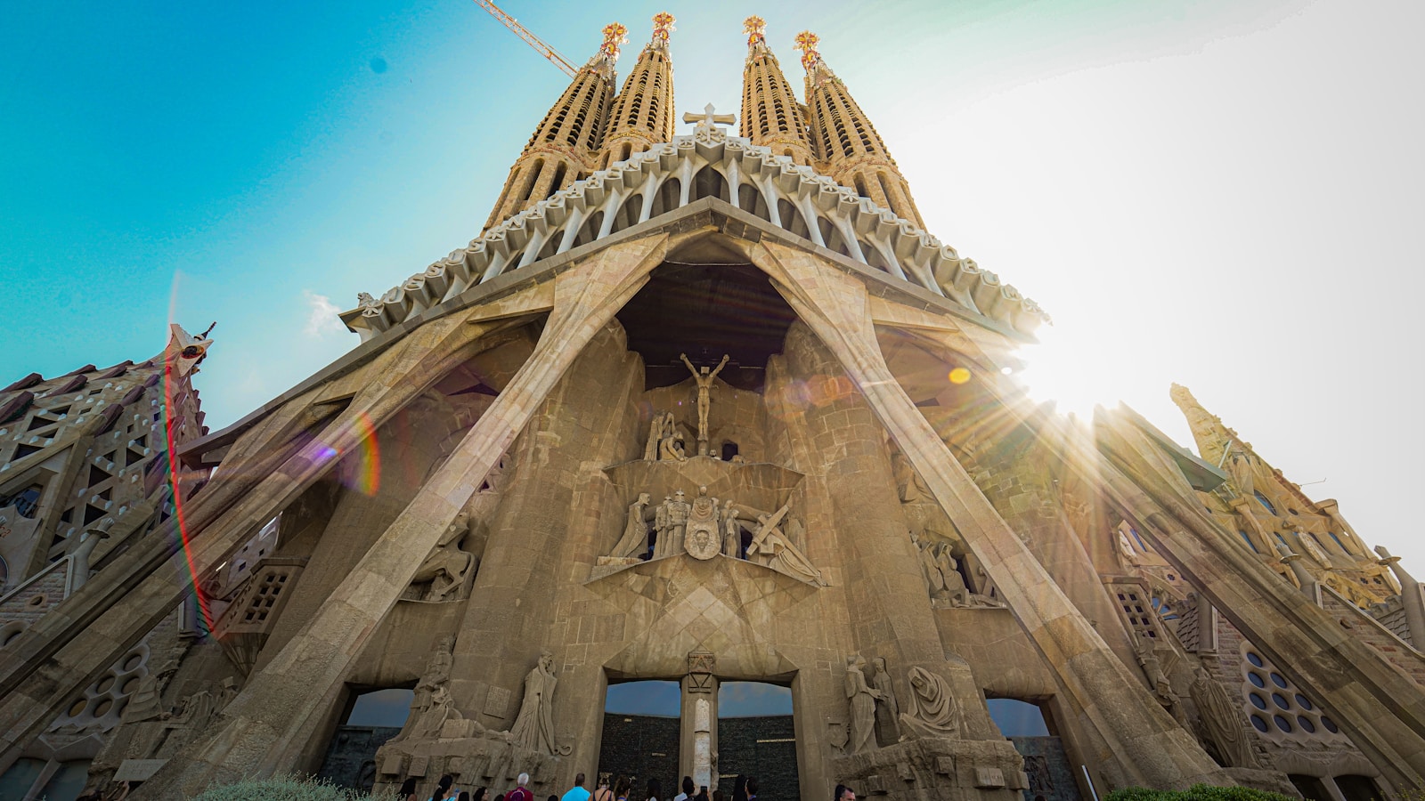 Antoni Gaudí: His full biography 2 Sagrada Familia